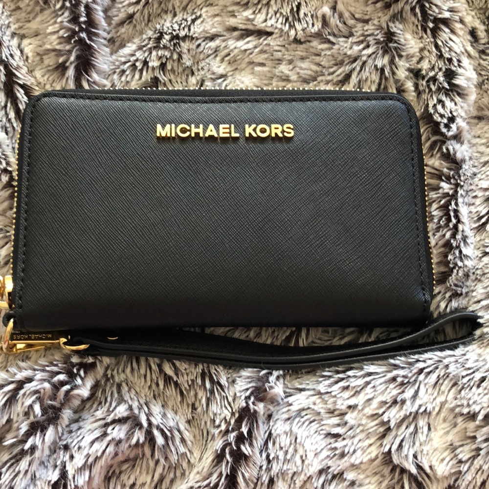 Michael Kors Jet Set Multifunction Wallet